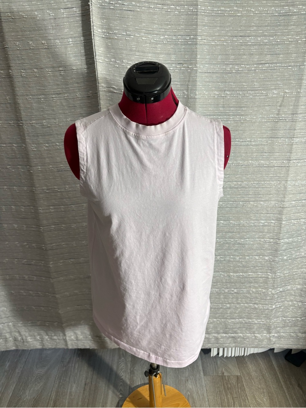 lululemon athletica Sleeveless small spot on the neck Crewneck Tank - Pale Pink